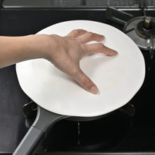 画像をギャラリービューアに読み込む, 冷凍餃子フライパンチャレンジから生まれたフライパン (IH対応) 4w1h