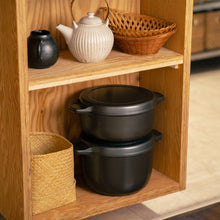 画像をギャラリービューアに読み込む, 味わい鍋の両手22cmと両手特深22cmの収納、重ね置きも可能です