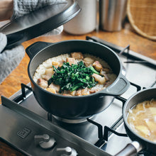 画像をギャラリービューアに読み込む, 味わい鍋の両手22cmで炊き込みご飯(炊飯目安は4合)