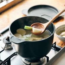 画像をギャラリービューアに読み込む, 味わい鍋の両手特深22cmでスープ料理