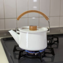 画像をギャラリービューアに読み込む, 琺瑯でフォルムが美しいkaicoのケトル1.45L(IH対応)