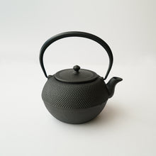 画像をギャラリービューアに読み込む, 鉄瓶まろみアラレ 1L 【岩手県】