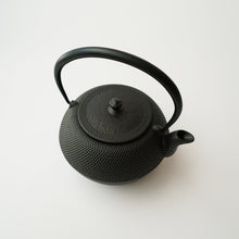 画像をギャラリービューアに読み込む, 鉄瓶まろみアラレ 1L 【岩手県】