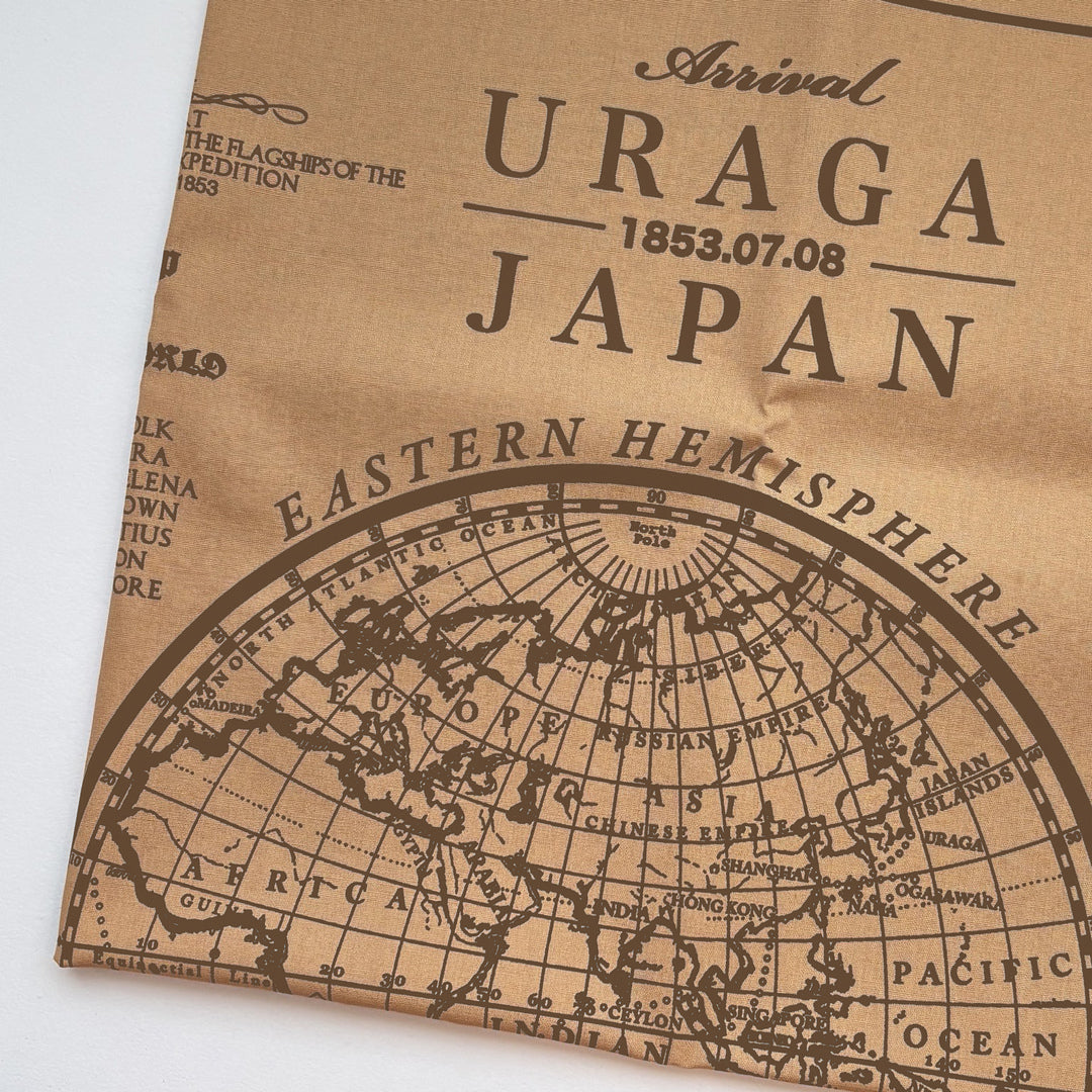 バンダナに描かれたURAGAの文字と地図