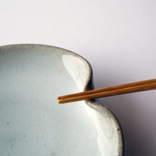 画像をギャラリービューアに読み込む, 箸置き小皿 (白りんご) [栃木]
