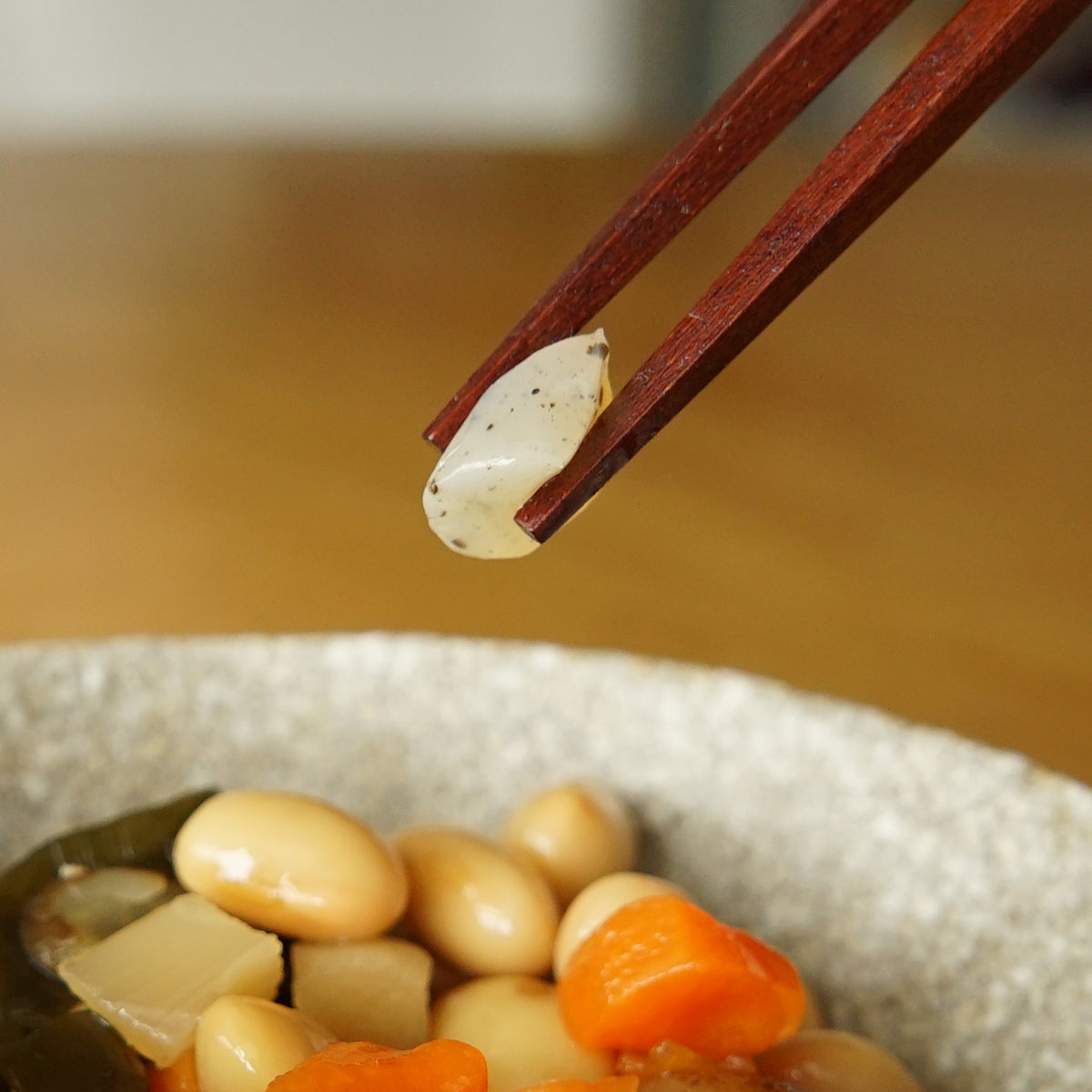こんにゃくもしっかりつまめる万能八角箸