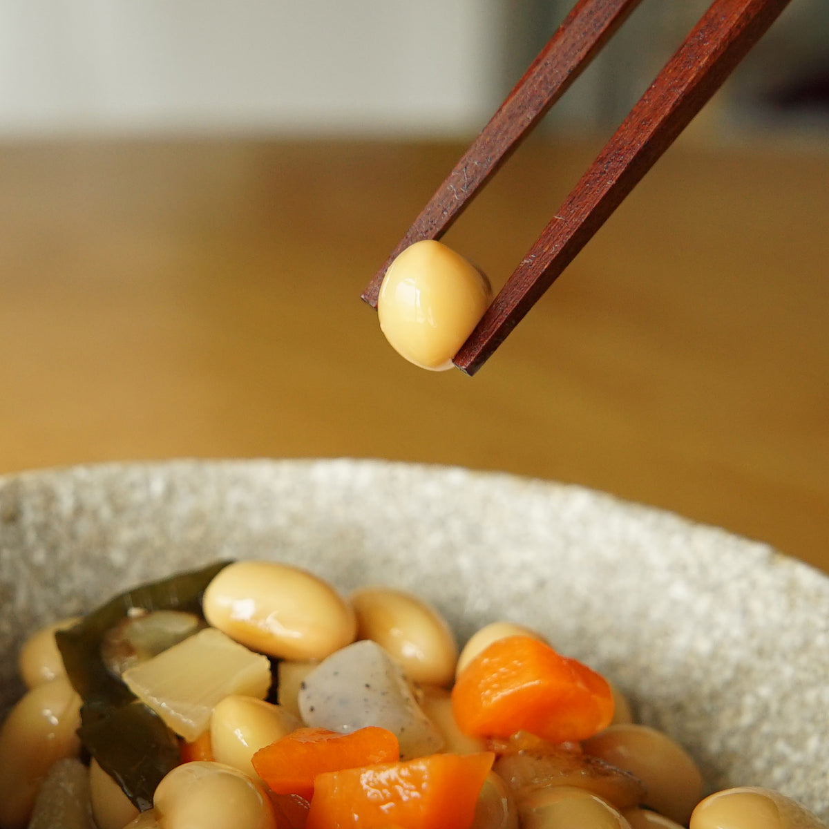 こんにゃくもしっかりつまめる万能八角箸