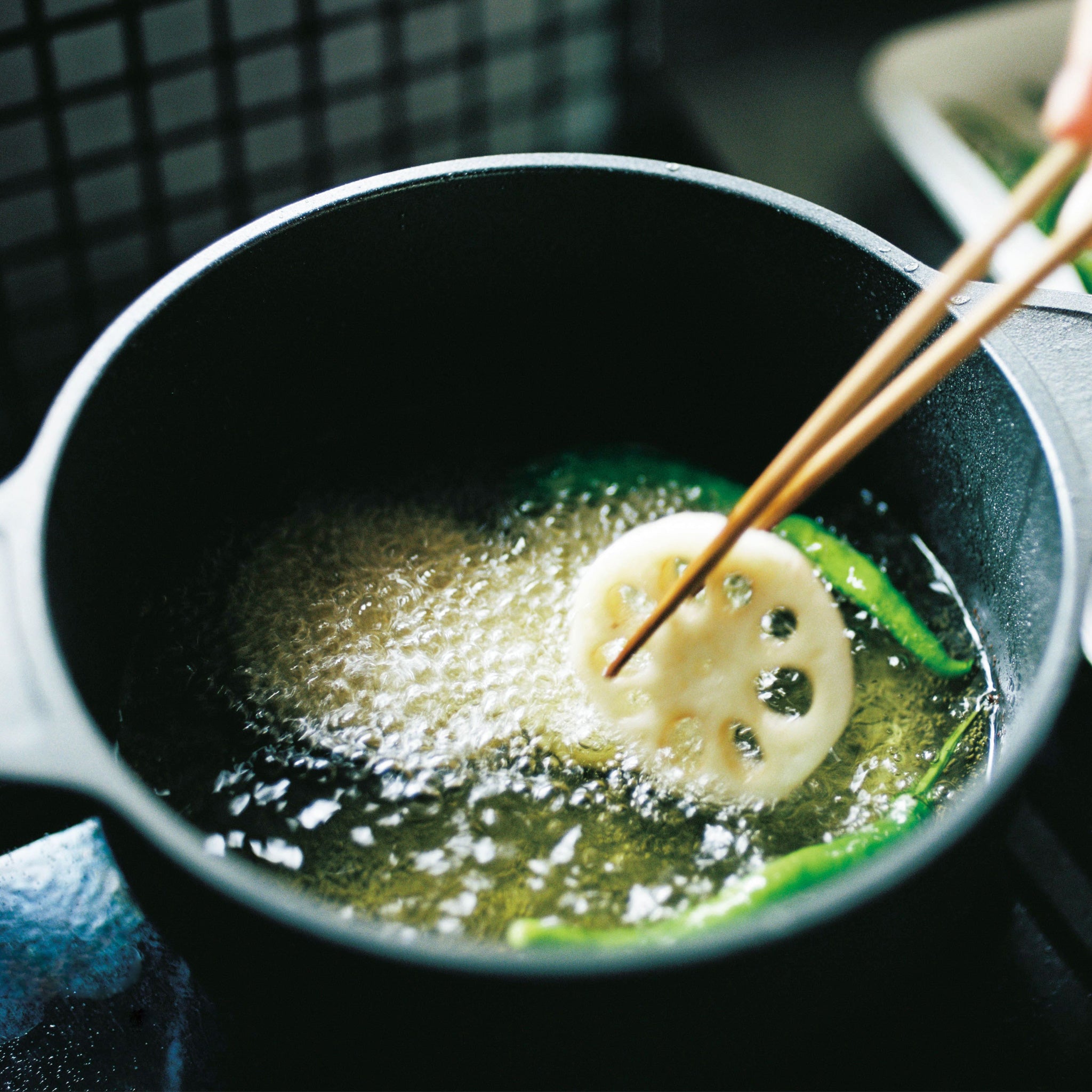 最高級-美品】しばのキッチン 両手鍋 オーブン料理 無水鍋 料理本付き